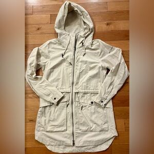 Columbia Women’s “West Bluff” Lightweight Jacket - Size M